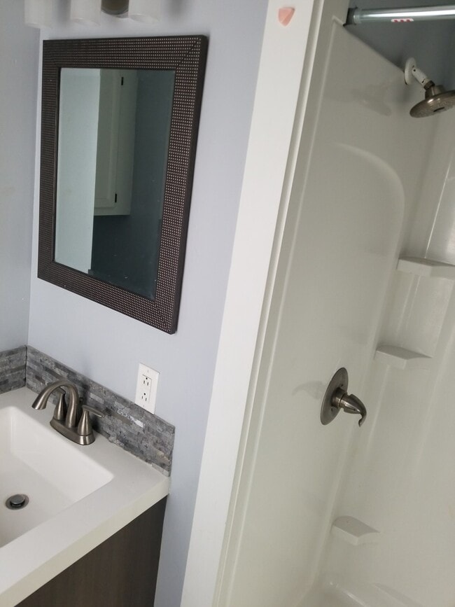 Building Photo - 2 BR/1 Bath home
