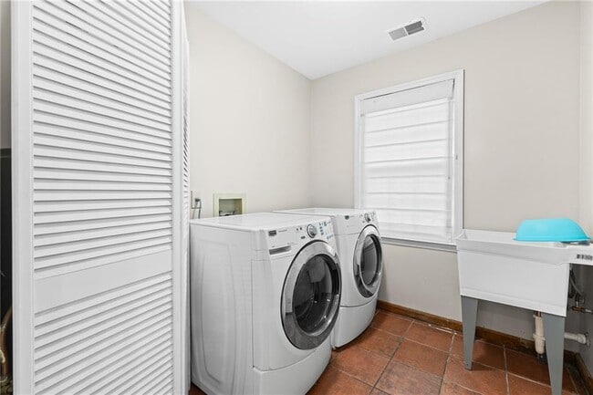 Building Photo - 4496 Windsor Oaks Dr