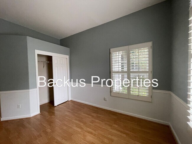 Building Photo - Wonderful four bedroom home close to shopping centers and parks
