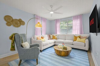 Building Photo - 522 31st St W