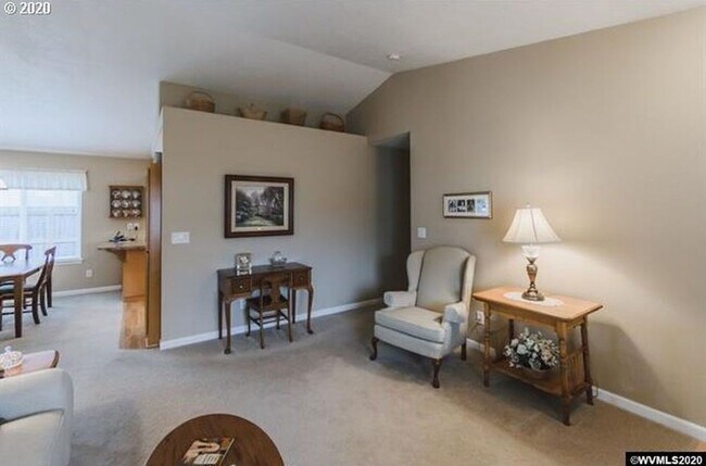 Building Photo - Available Now: Well-kept home on a corner lot in a desired SW neighborhood