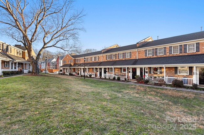 Building Photo - 1318 Green Oaks Ln