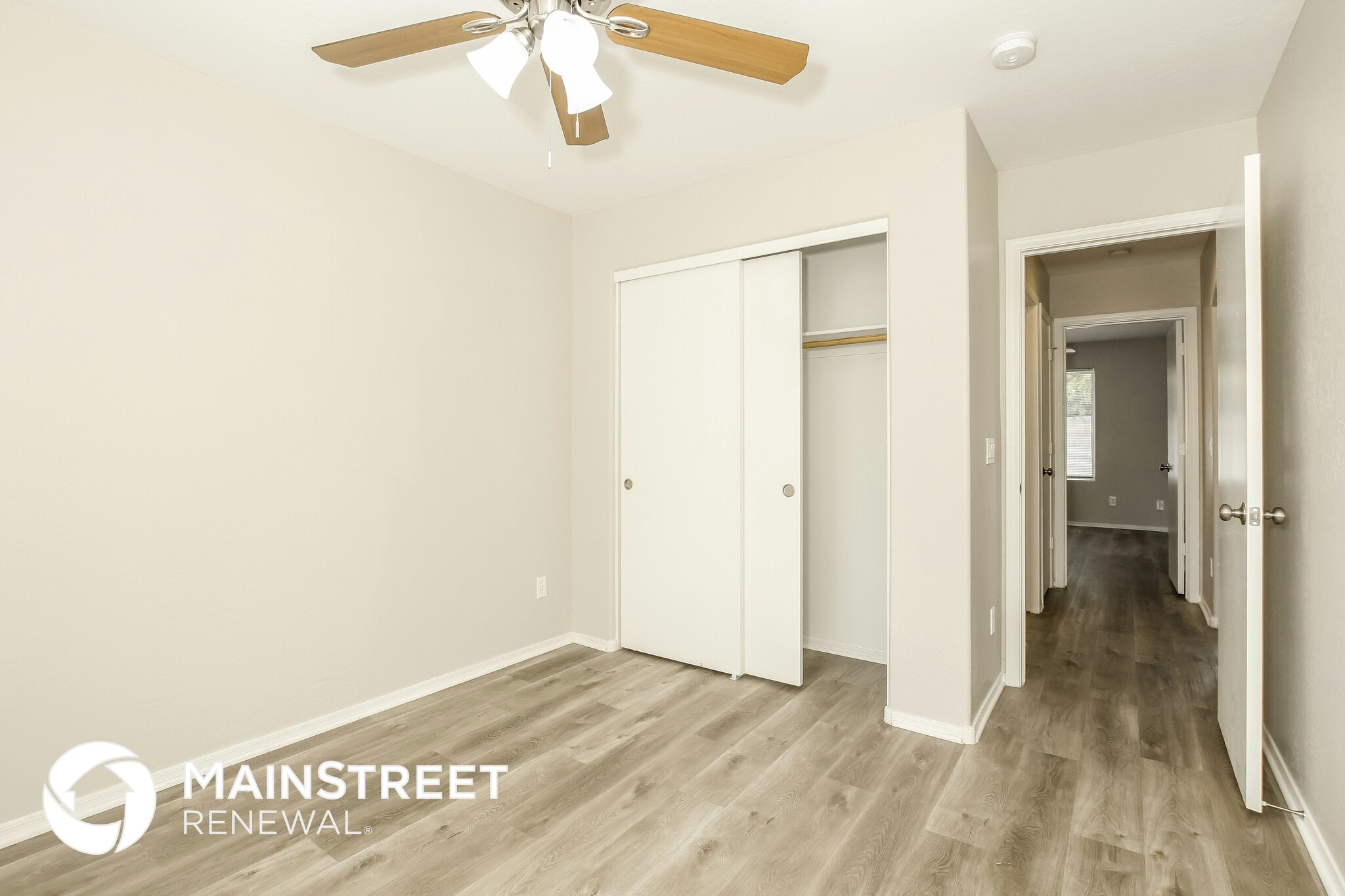 Building Photo - 2612 E Paradise Ln