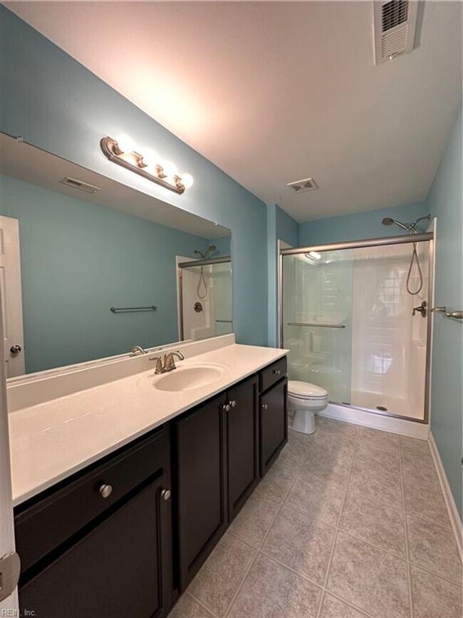 Building Photo - New Town