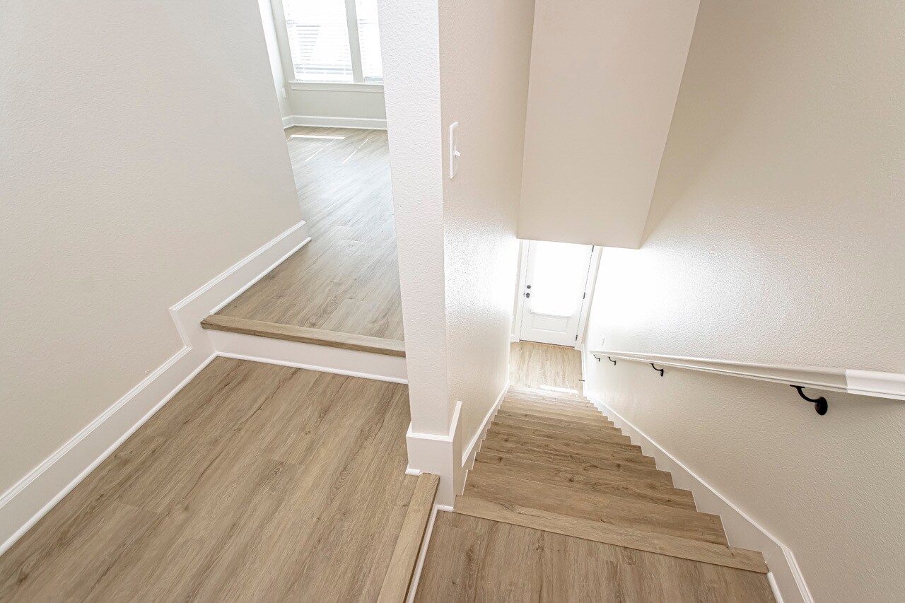 Building Photo - 1201 W 4th St