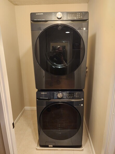 Washer / Dryer - 5901 Mt Eagle Dr