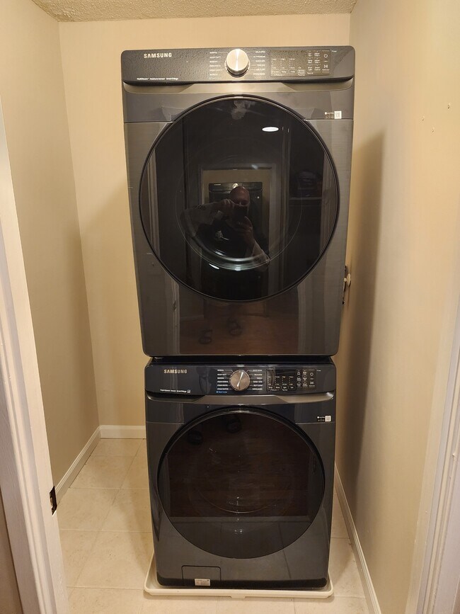 Washer / Dryer - 5901 Mt Eagle Dr