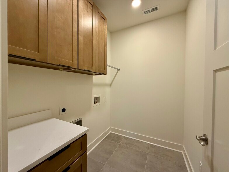 Building Photo - 7413 Westridge Dr