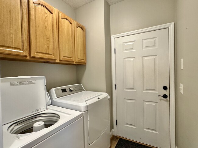 Building Photo - 513 Tanasi Cir