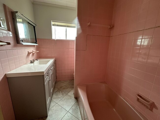 Building Photo - 903 Lamonte Ln