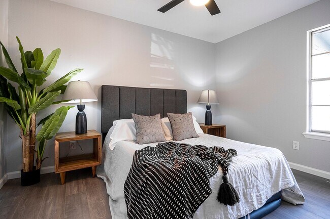 Building Photo - 4900 Hawk Cove