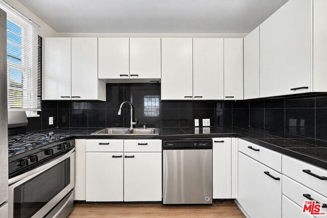 Building Photo - 215 S Gale Dr
