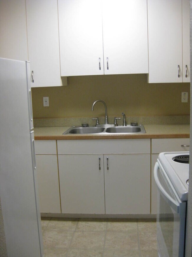 Building Photo - 121 NE Long St