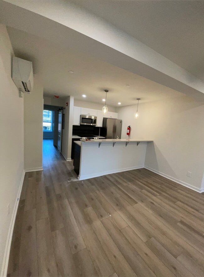 Building Photo - 41 Bridge St