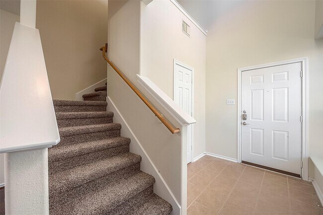 Building Photo - 14330 Fairbuff Ln