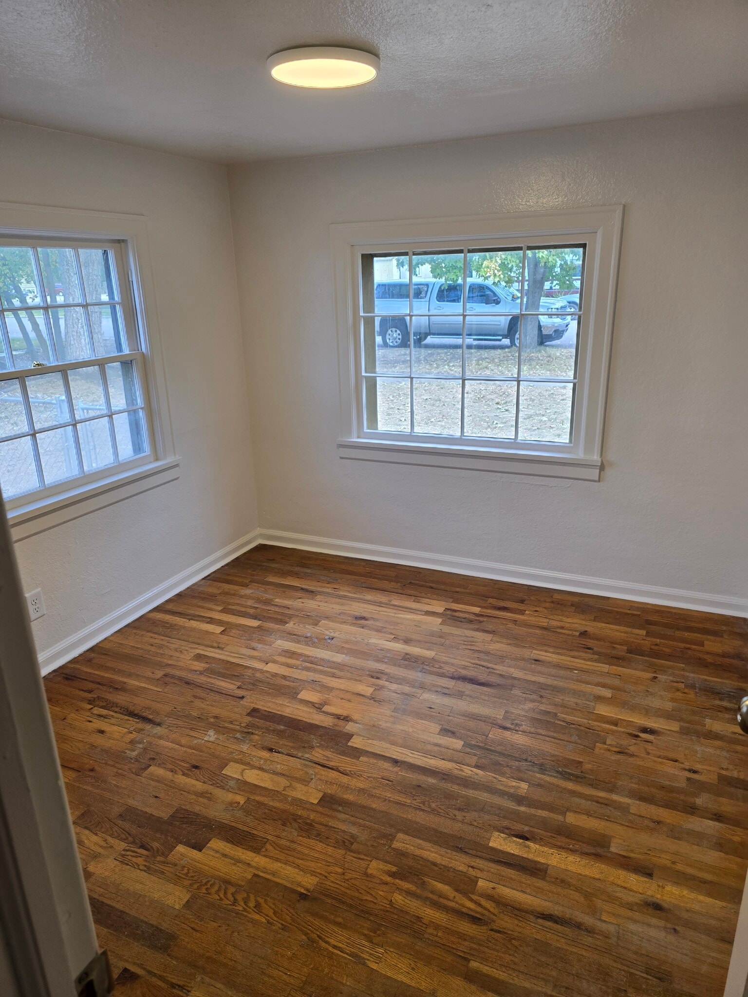 Bed 1 - 815 Marshall St