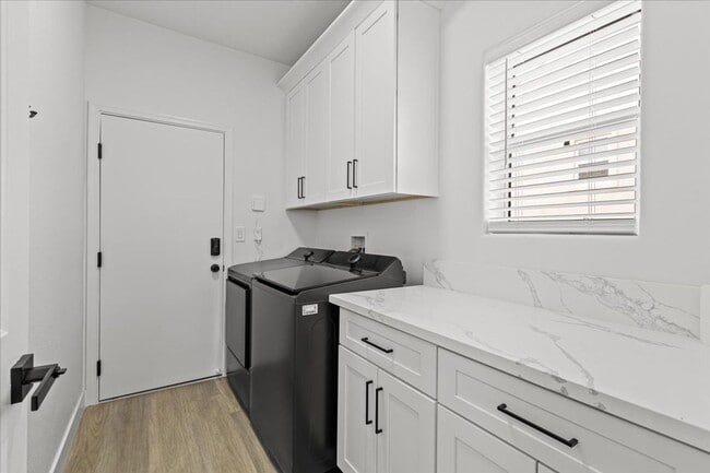 Building Photo - Serene Retreat Furnished 2 Bedroom Sun City Summerlin Home