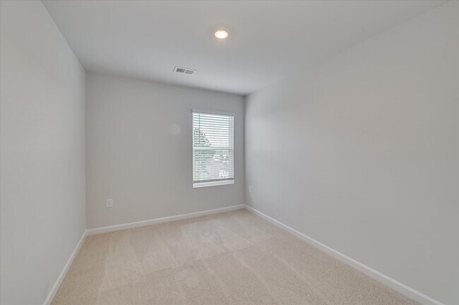 Building Photo - 811 Grovebury Ct