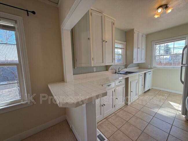 Building Photo - 2716 Central Ave