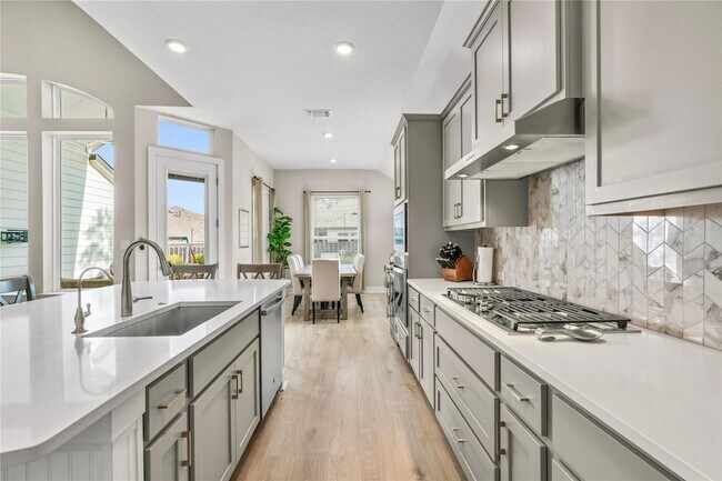 Building Photo - 533 Mallow Rd