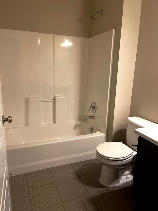 Building Photo - Beautiful townhome near Thanksgiving Point for rent