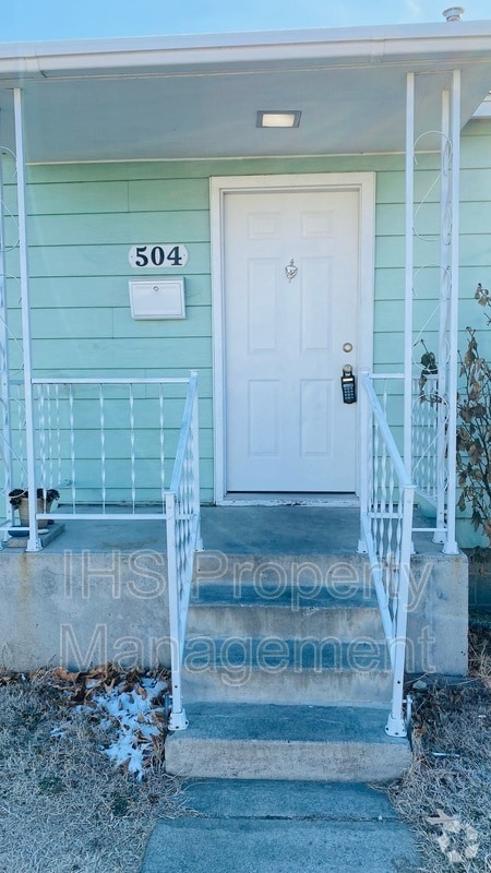Building Photo - 504 Delafield Ave