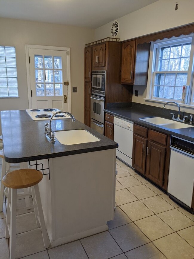 Building Photo - Spacious Home near Downtown Cincinnati