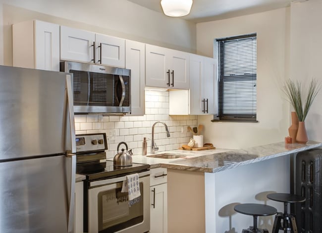 Building Photo - 6809 N Sheridan Rd