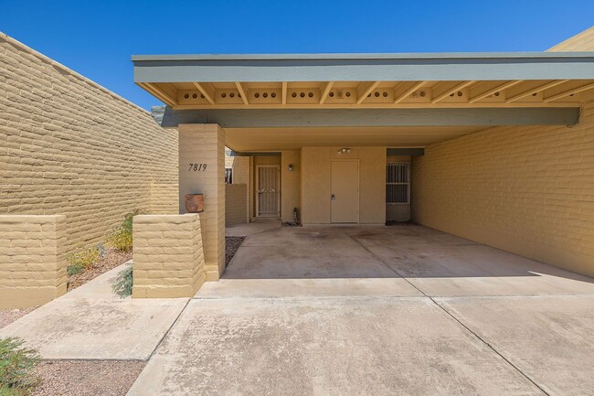 Building Photo - SUMMER MOVE IN INCENTIVE!! East-2 bedroom/...