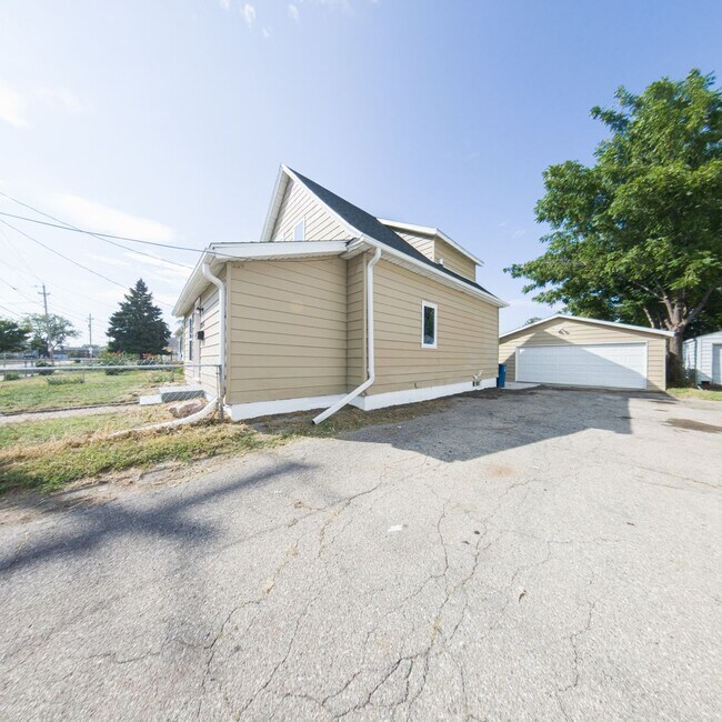 Building Photo - 2936 Dean Ave