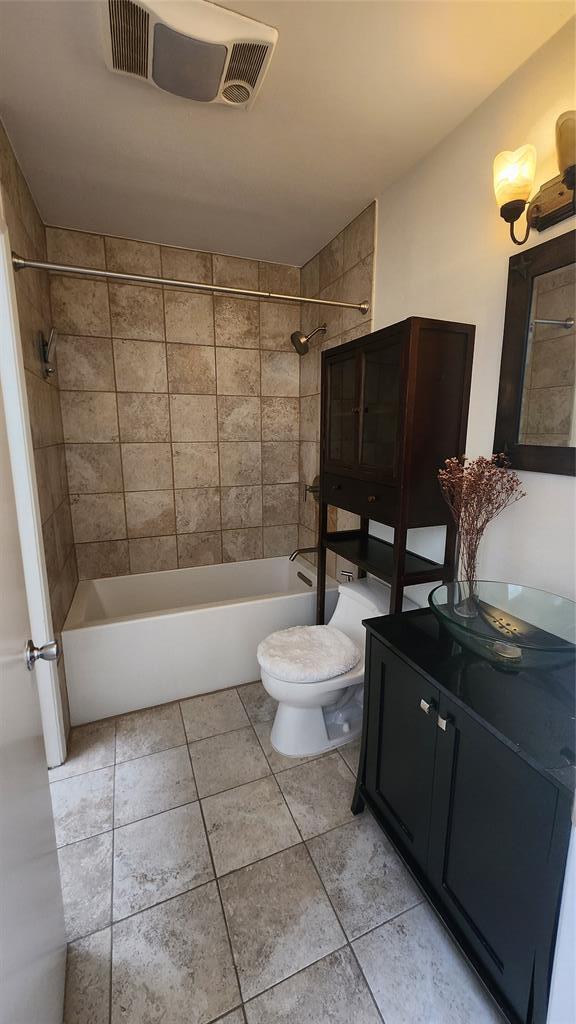 Building Photo - 7122 Wood Hollow Dr