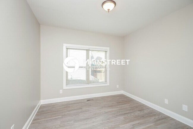 Building Photo - 4 Bedroom Pet-Friendly Home in Douglasville, GA with Main Street Renewal