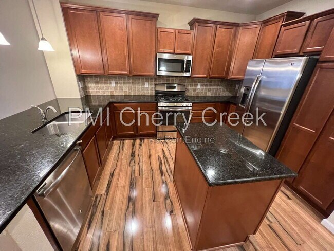 Building Photo - 8159 S Akron Ct