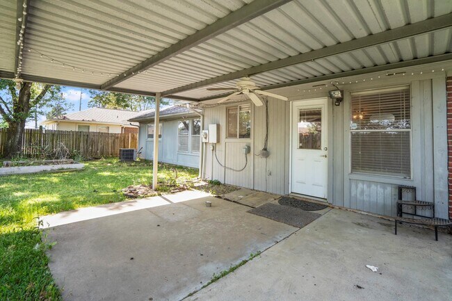 Building Photo - 5211 Roserock Ln