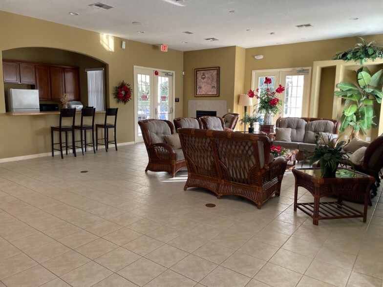 Building Photo - 2926 Siesta View Dr