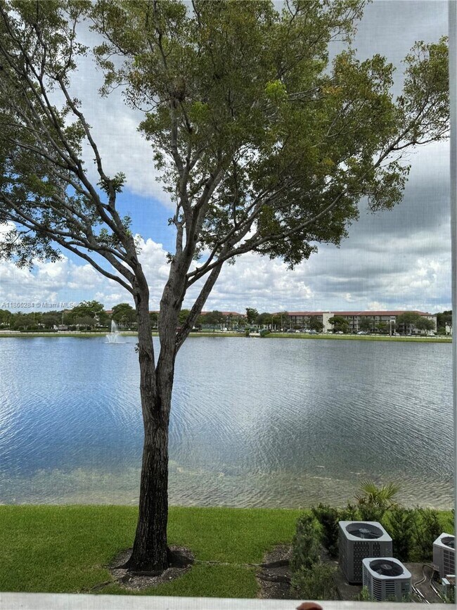 Building Photo - 13101 SW 11th Ct