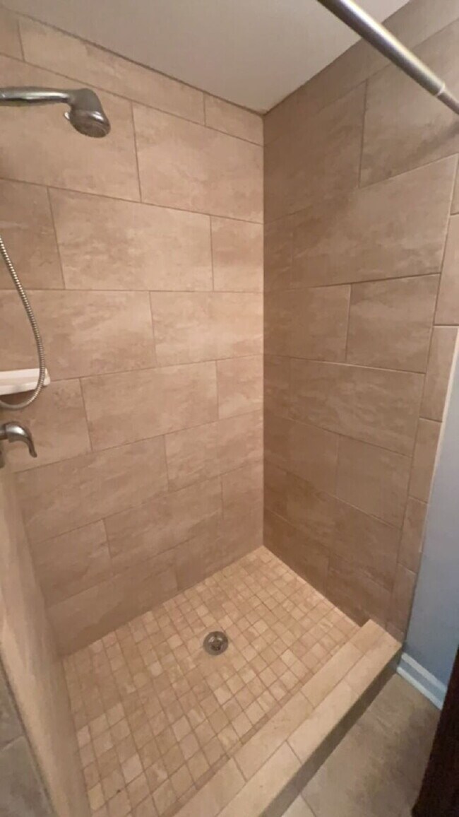 Building Photo - Modern Living 2Bd/2Ba