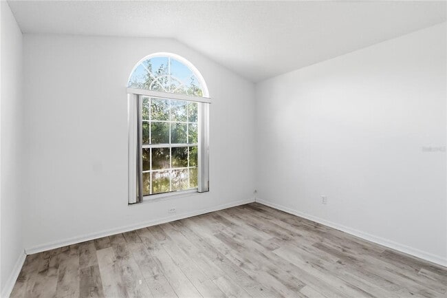 Building Photo - 210 Pine Cone Dr