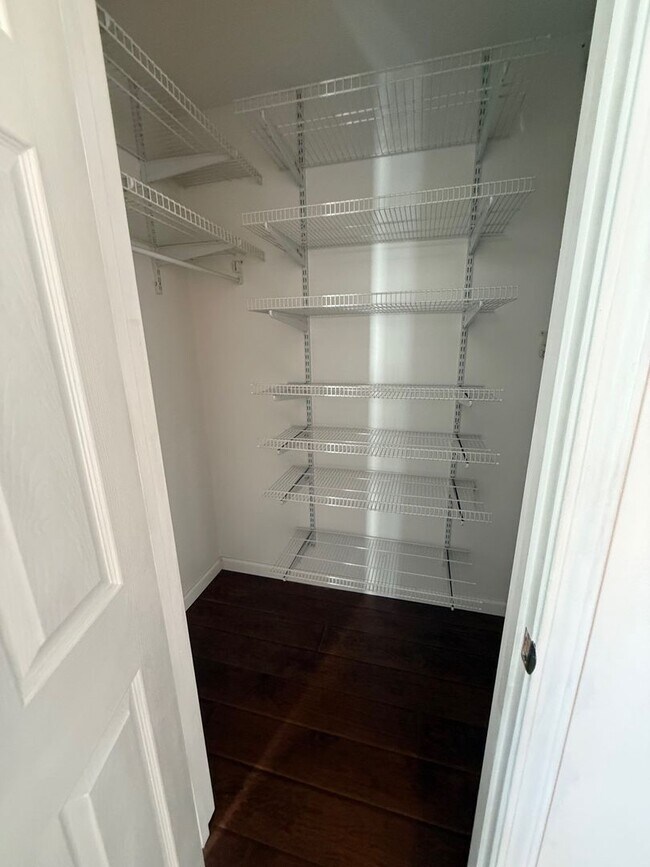 Building Photo - Grants Farm Condo!