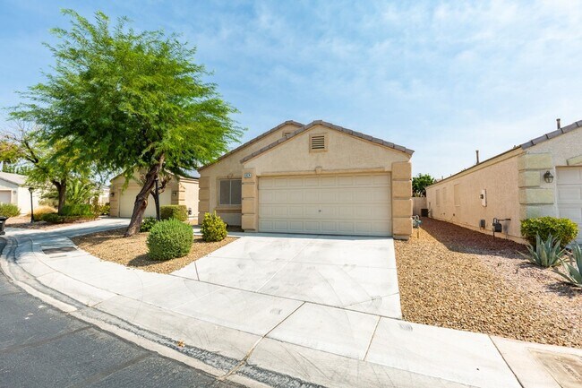 Building Photo - Single story 3 bedroom home in a lovely NW...