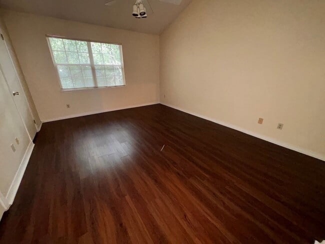 Building Photo - 2BR/2.5BA Townhome with In-Unit Laundry, Fenced Backyard, Garage, & Fireplace! Move-In Ready! Pri...