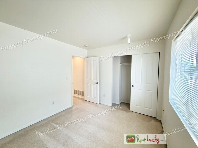 Building Photo - Beautiful 4 Bedroom Home in Lakeland Hills! High Ceilings, Natural Light, and Generous Layout!