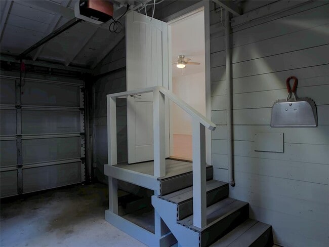 Building Photo - 1505 Karen Ave