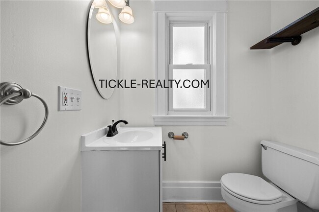 Building Photo - 15-17-17 Roosevelt St