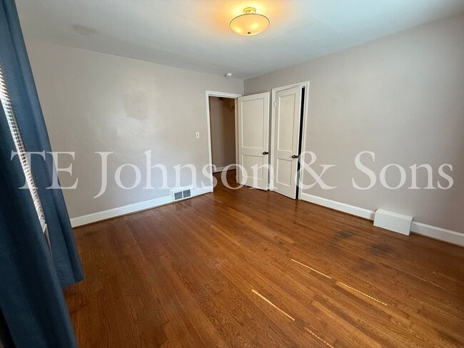 Building Photo - Charming 3-Bedroom Home with Screened Porc...