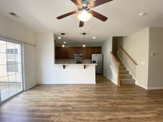 Building Photo - Spacious, Four Bedroom Townhouse With a View!