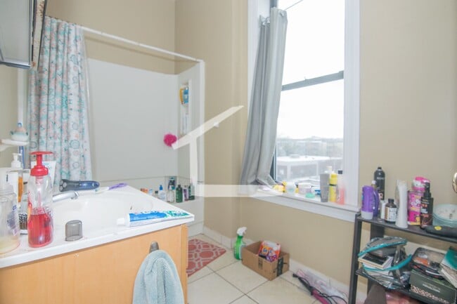 Building Photo - HOT ALLSTON LISTING!!!!