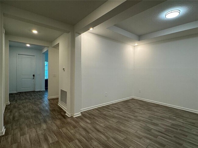Building Photo - 6298 Lakepine St