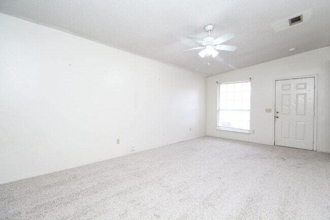 Building Photo - Southwest Pensacola 3BR, 2BA Patio Home Near NAS Pensacola & Blue Angel Pkwy with Fenced Backyard...