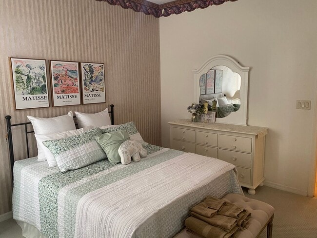 Building Photo - NOTE . Beautiful Long Term or possibly short term rental  If property is rented long term, winter...